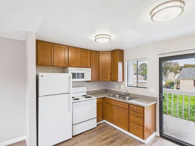 Interior Photo - 411 Park Way