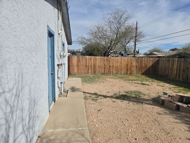 Building Photo - pm0502