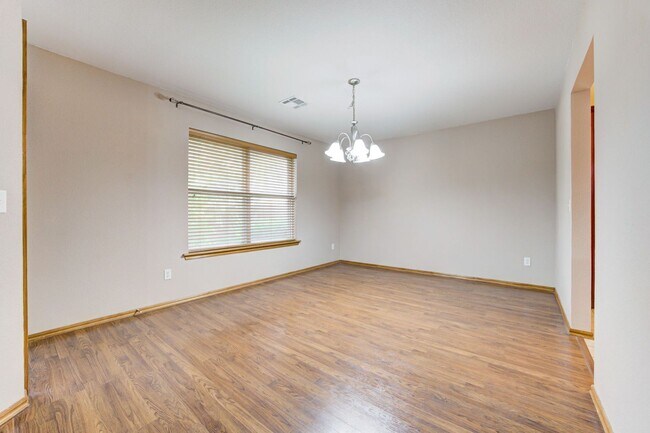 Building Photo - Beautiful 3x2 with Sunroom in Yukon