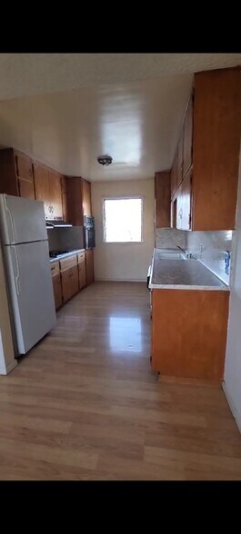 kitchen - 2239 N Frederic St