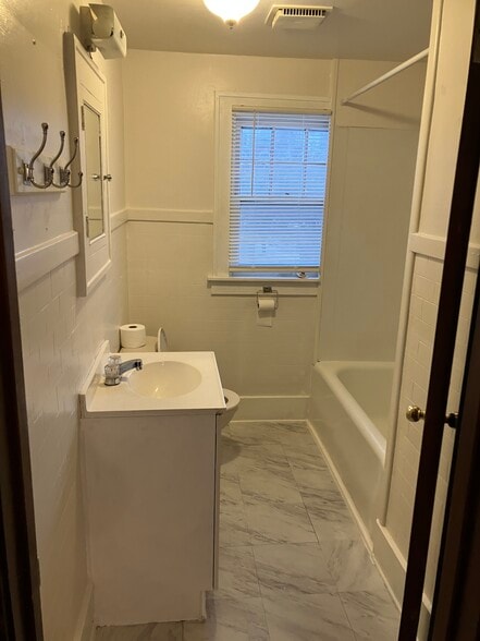 Bathroom - 222 N Court St