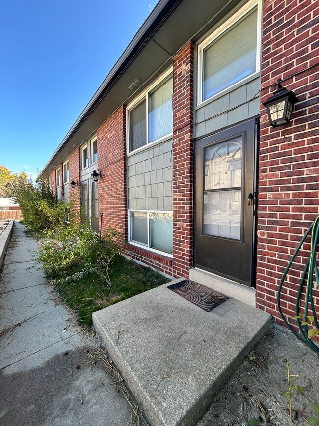 Building Photo - Spacious 2Br/1.5Ba End-Unit Townhome with Carport & Extra Storage