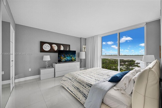 Building Photo - 250 Sunny Isles Blvd