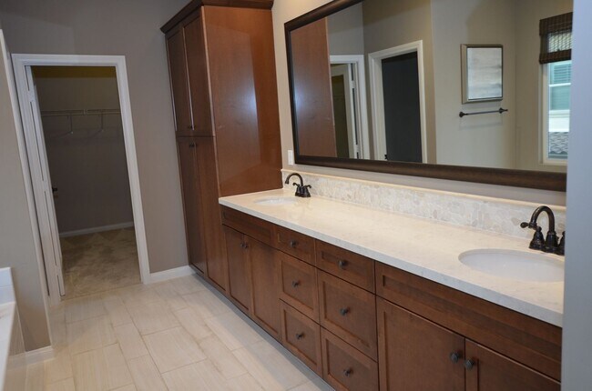 Building Photo - 1005 Sea Glass Wy
