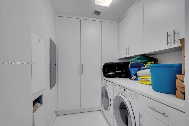 Building Photo - 1100 Biscayne Blvd