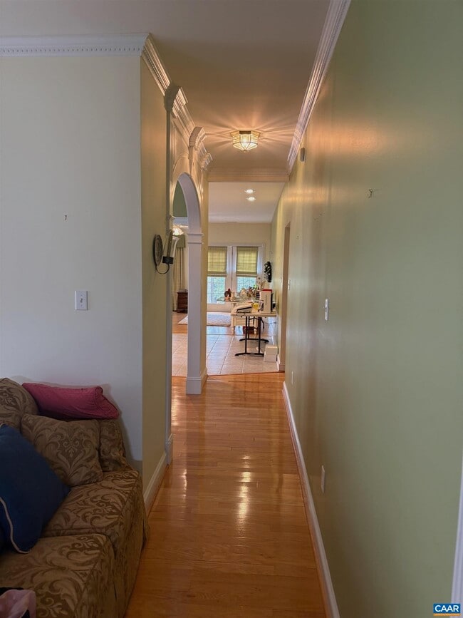 Building Photo - 127 Deerwood Dr