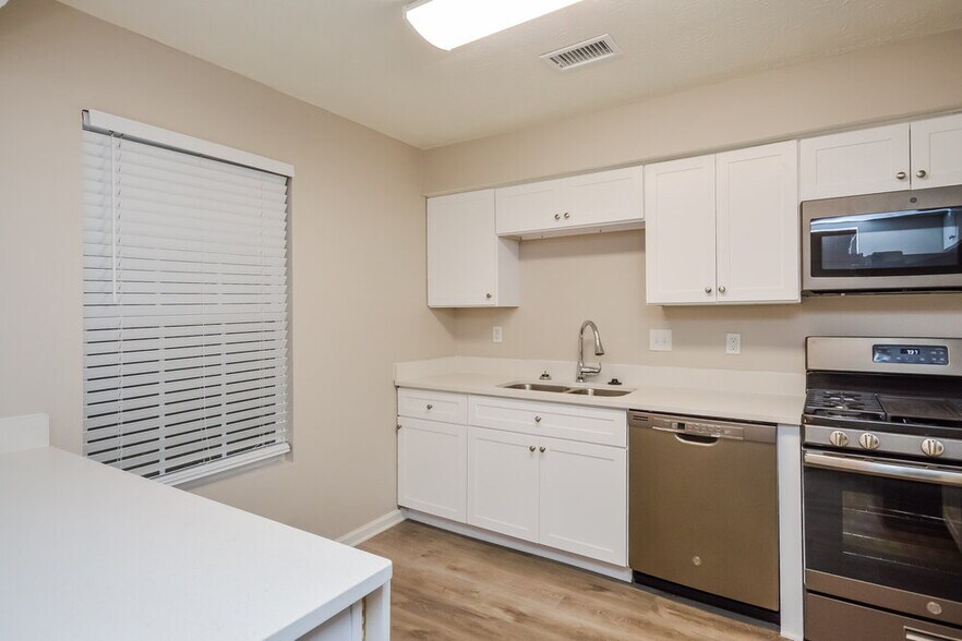 Building Photo - 5029 Brittany Dr