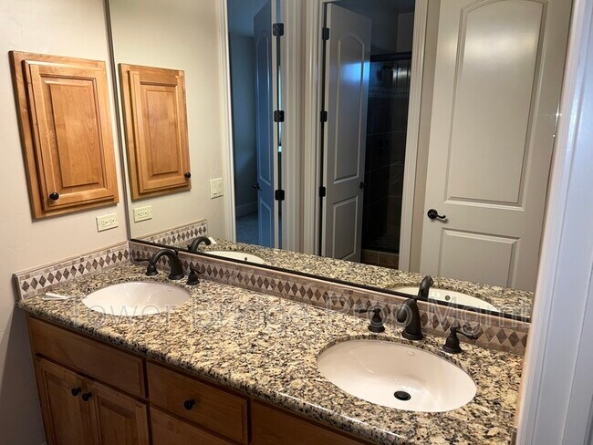 Building Photo - 3766 Mira Loma Dr