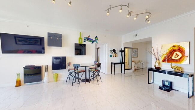 Building Photo - 808 3rd Ave W
