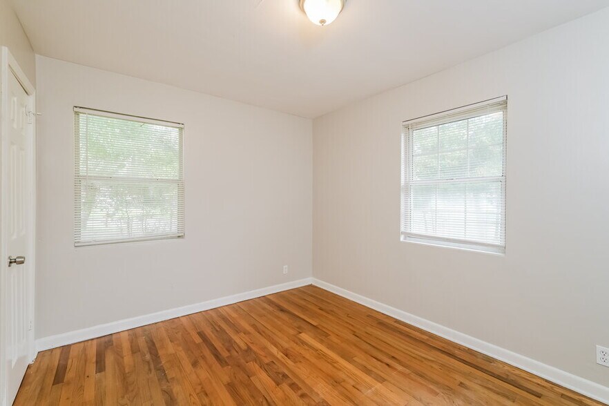 Building Photo - 7244 Rhode Island Dr E