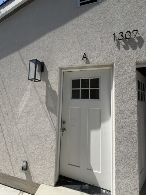 Building Photo - 1307 W 96th St