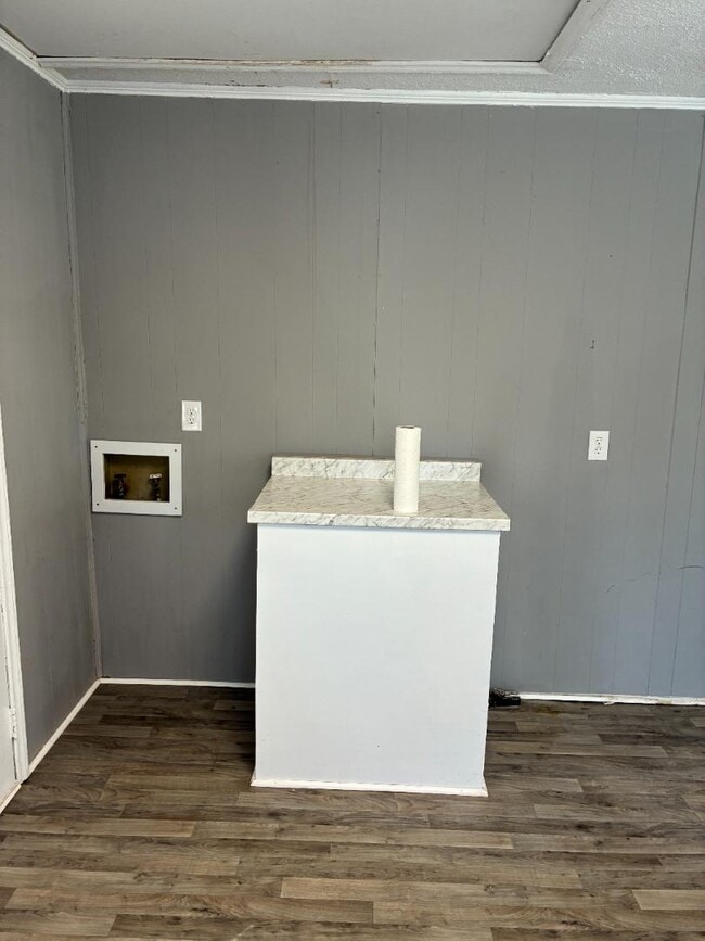 Building Photo - 207 Lee St NE