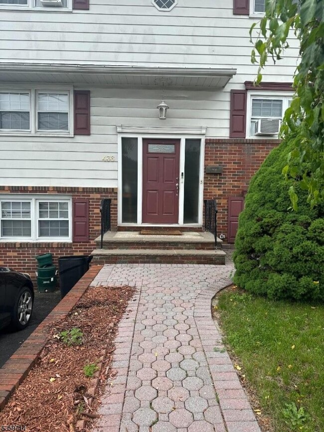 Primary Photo - 436 N Taylor Ave