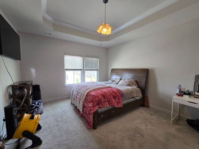 Building Photo - 4 Bed, 3.5 Bath Townhome Located just minutes from the VA/NC Line