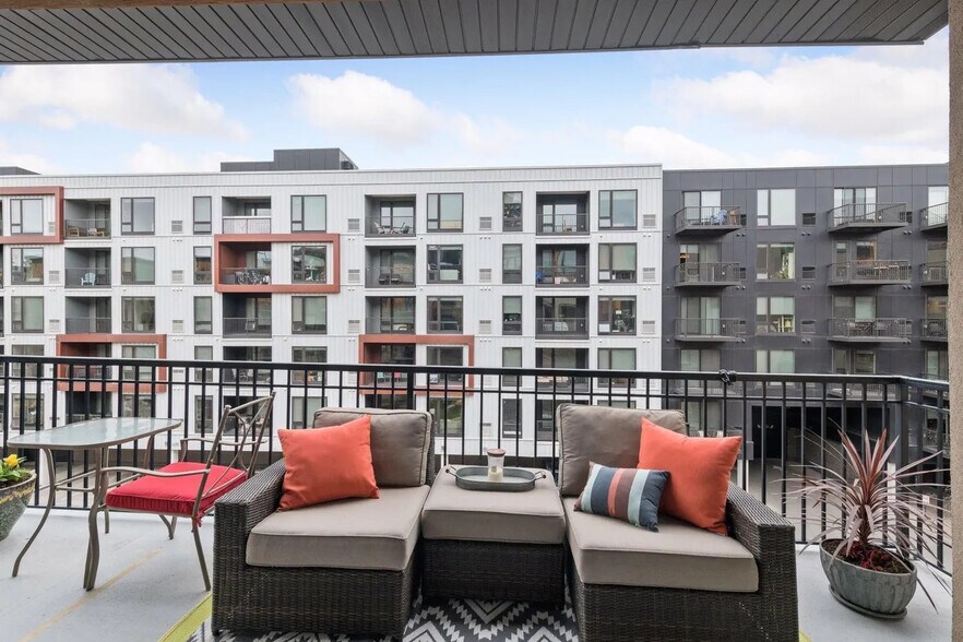 Building Photo - 3116 W Lake St