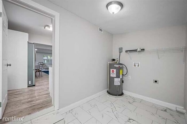 Primary Photo - 2 br, 2 bath House - 6416 S Adelia Ave