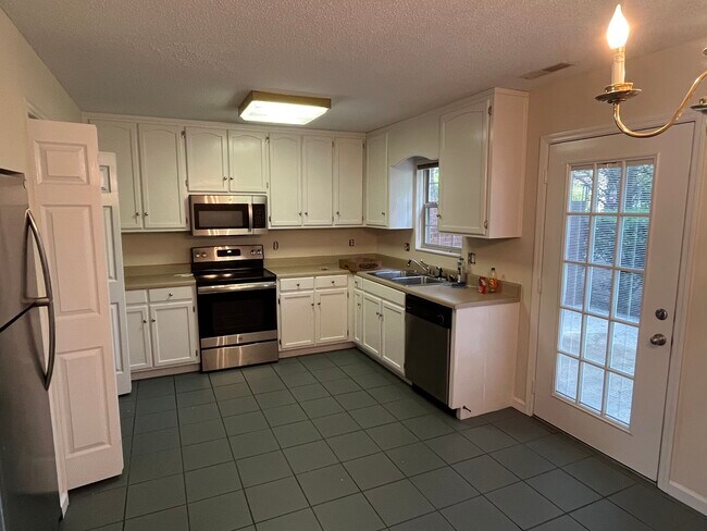 Building Photo - 3845