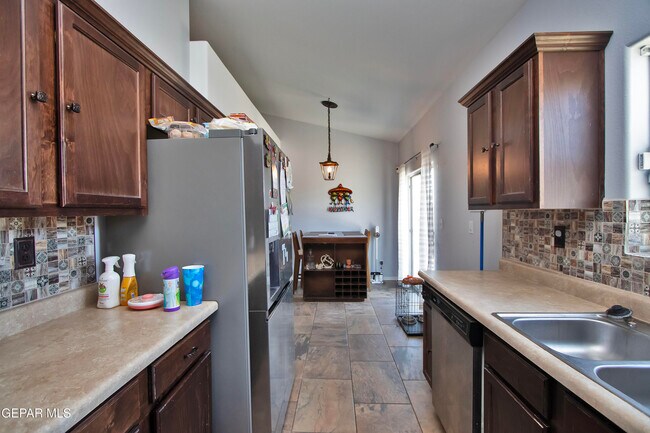 Building Photo - 7208 Brick Dust St