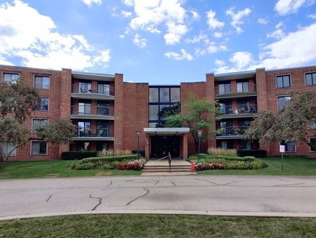 Building Photo - 1415 E Central Rd