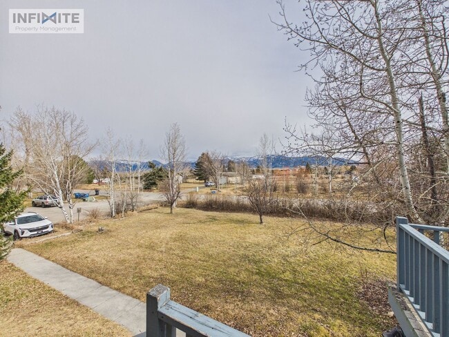 Building Photo - 3 Bedroom off East Valley Center!