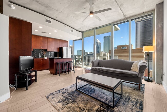 Building Photo - 777 N Ashley Dr