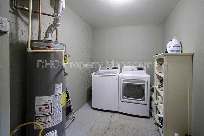 Building Photo - 2526 Brentwood Rd