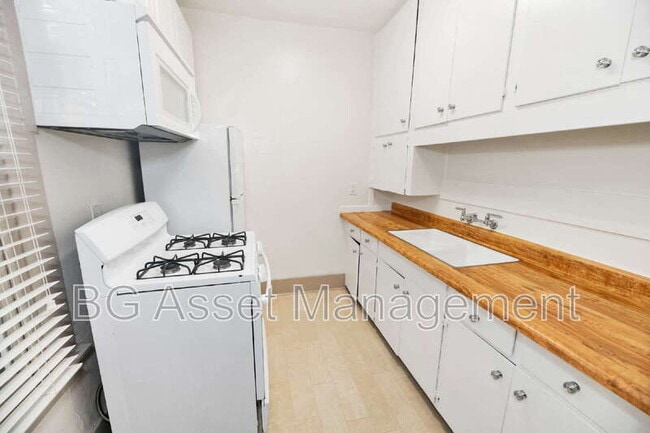 Building Photo - 639-D Carolina St