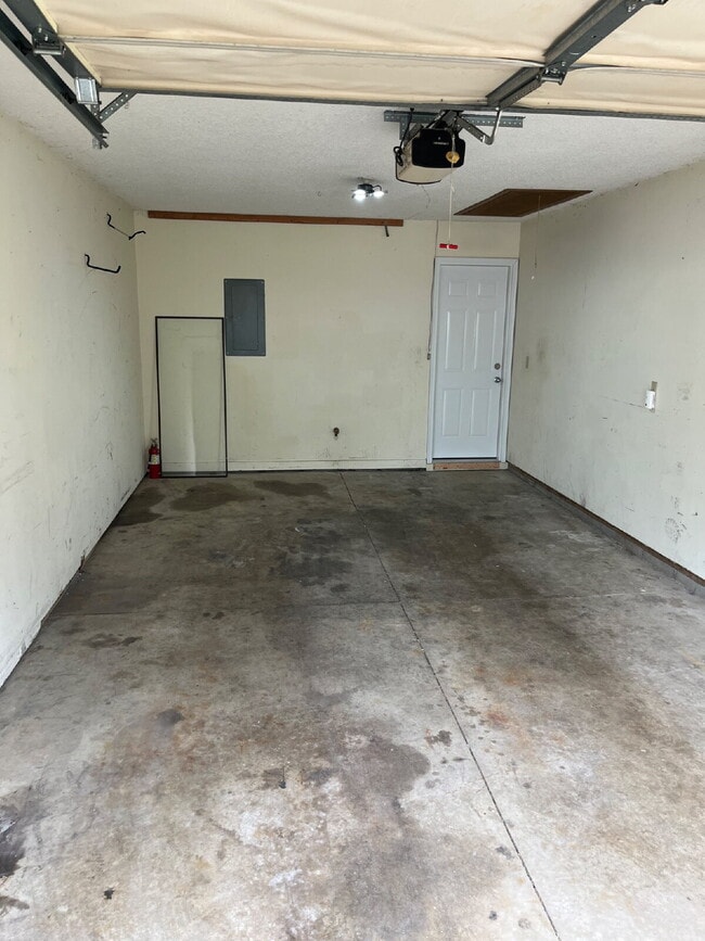 Building Photo - 1413 Spruce Ave