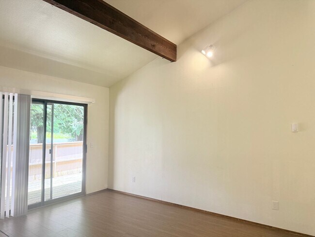 Building Photo - 2bd/1ba Everett Home