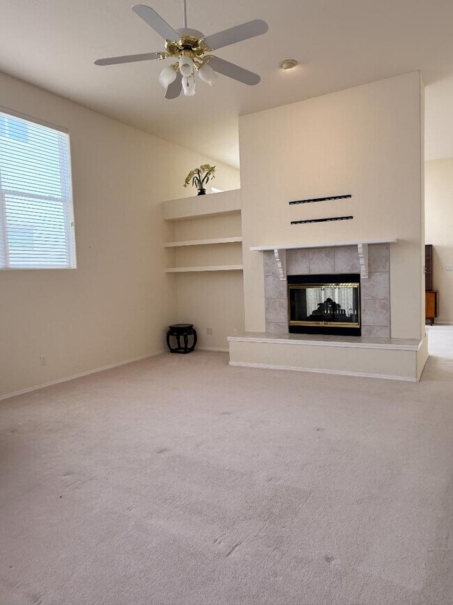 Building Photo - 711 Tramway Pl NE