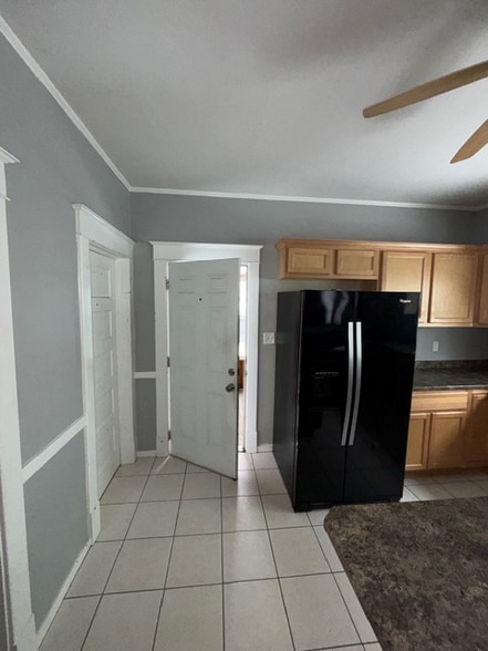 Building Photo - 1350 Davis Ave NW