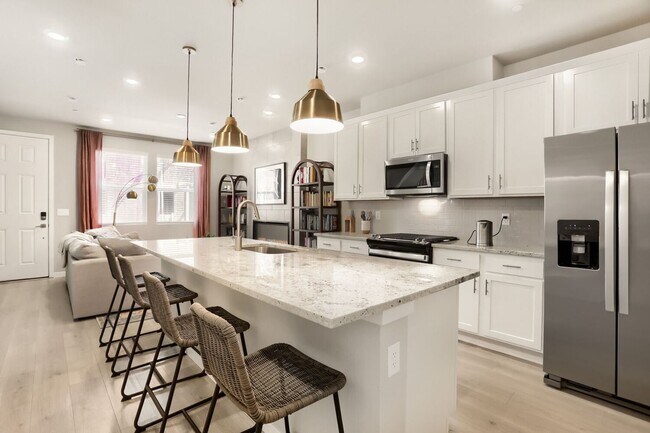Building Photo - Beautiful 2024-Built Home with Pool, Clubhouse & Pickleball Courts-Available August 22!