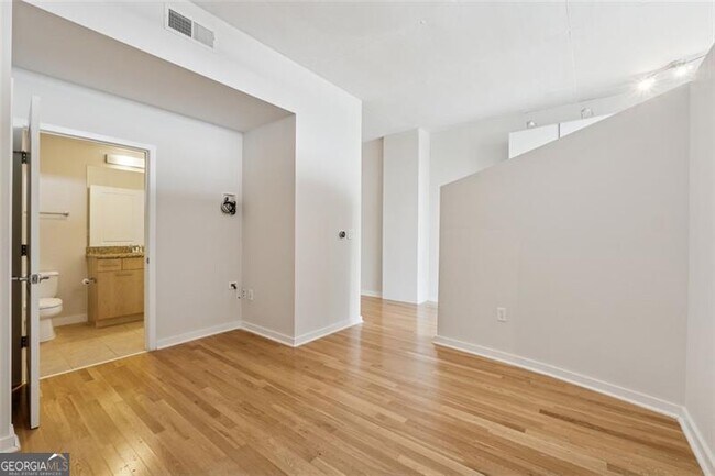 Building Photo - 3324 Peachtree Rd