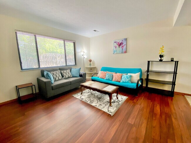 Building Photo - 1375 Rydalmount Rd