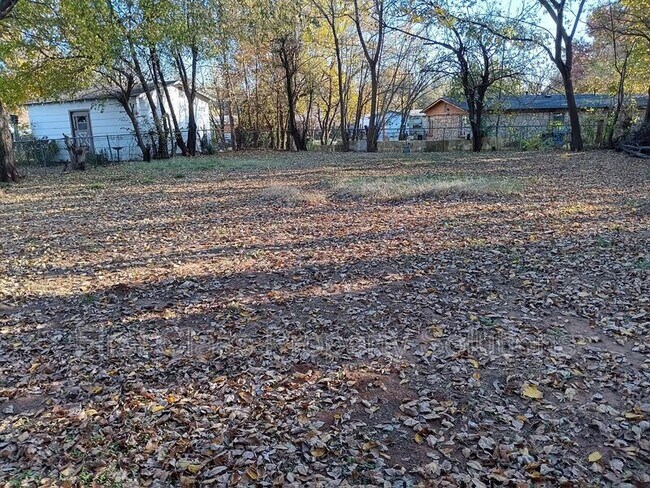 Building Photo - 3808 SE 15th St