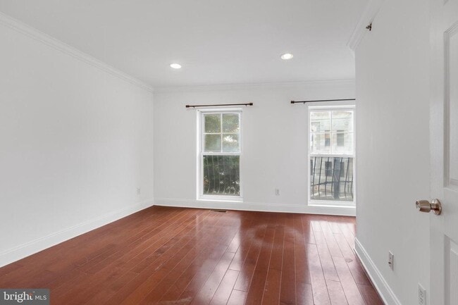 Building Photo - 5 W Girard Ave