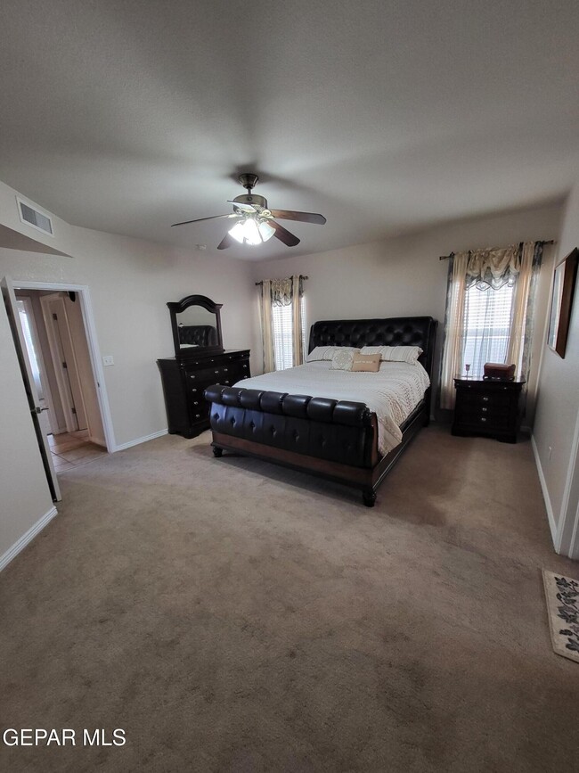 Building Photo - 6354 Franklin View Dr