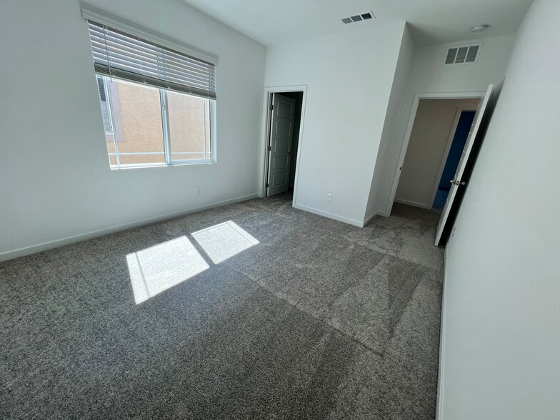 Bedroom #2 - 486 Daphne Terrace St