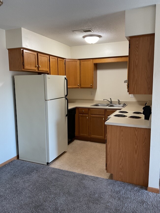 Kitchen + dishwasher - Westcove North