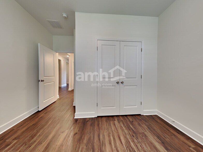 Building Photo - 963 Tan Tara Trl