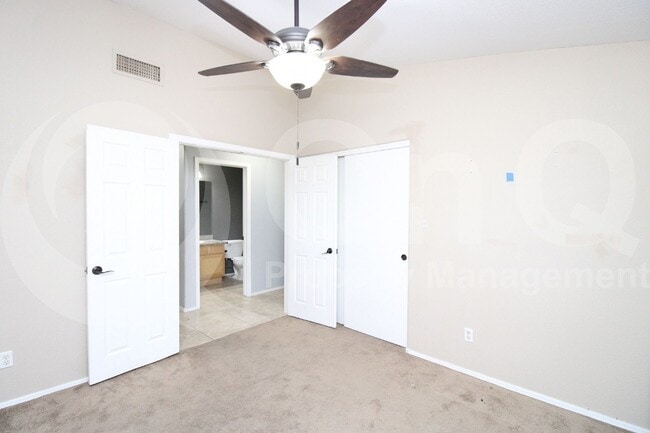 Building Photo - 1092 W Vaughn Ave
