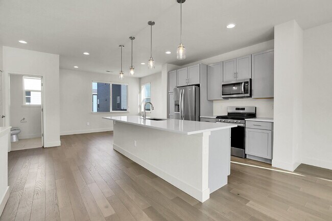 Building Photo - $2,500 - 2 Bed, 2 Full Bath Townhome In Broomfield with Central AC and In Unit Laundry!