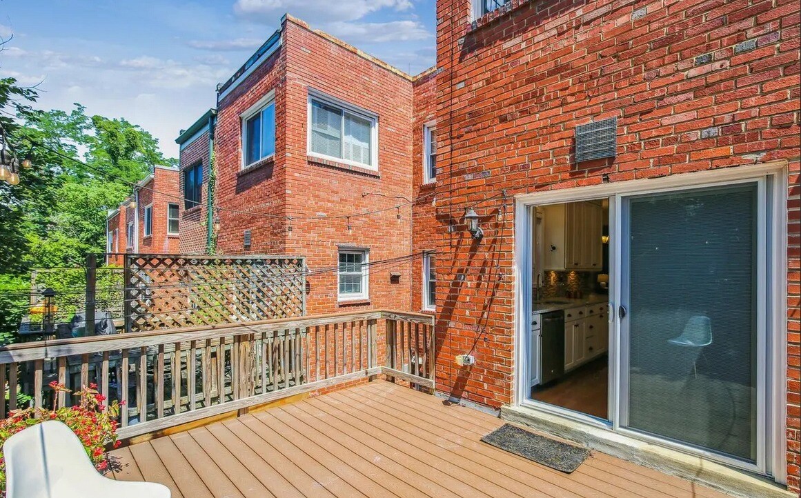 Building Photo - 1770 Hobart St NW