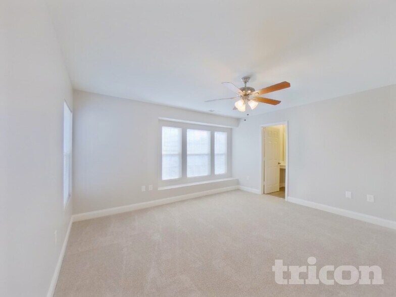 Building Photo - 4736 Abercromby St