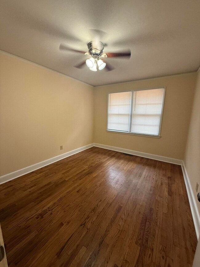 Building Photo - 119 Woodside Rd