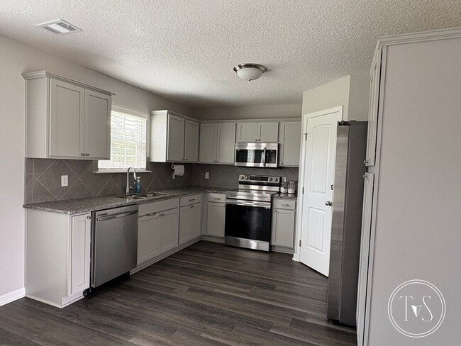 Building Photo - 38 Sunflower Cir NE