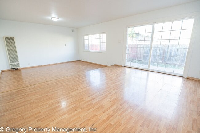 Building Photo - 2211 Pacific Ave