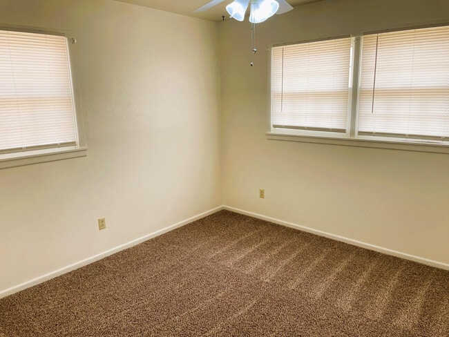 Building Photo - 1306 46th Pl