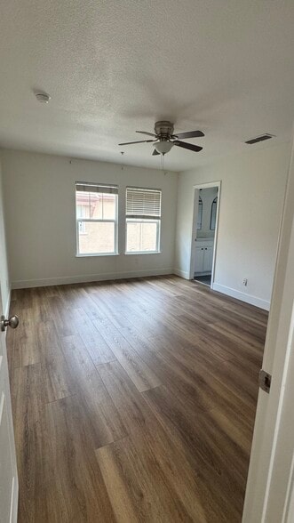 Building Photo - 3301 N Park Dr