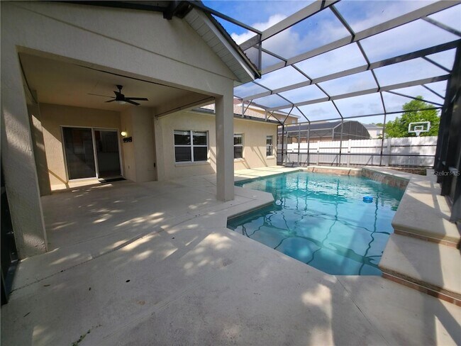 Building Photo - 1527 Derby Glen Dr